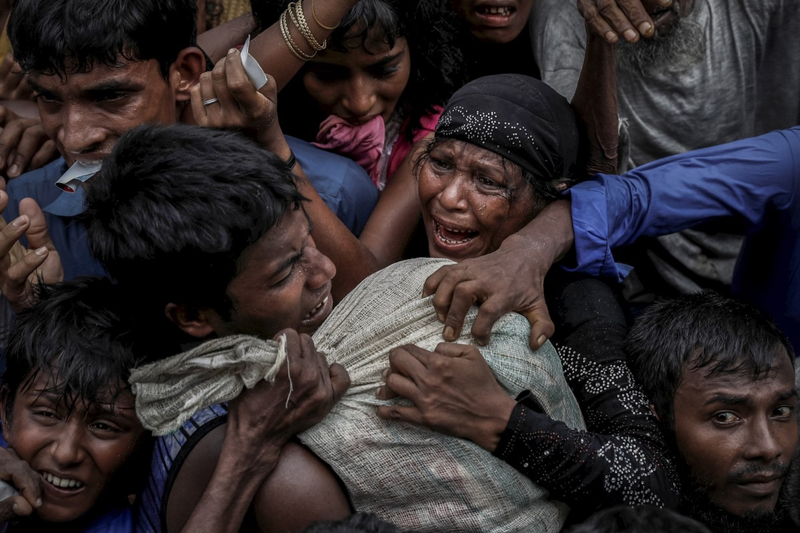 Illustration for article titled El atropello mortal en Charlottesville y el infierno de los refugiados rohinyás: las fotos del Pulitzer 2018